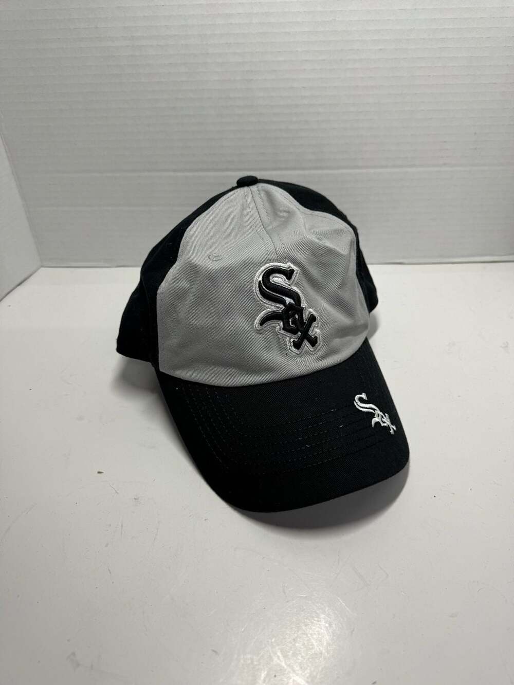 Chicago White Sox MLB Genuine Merchandise Adjustable Baseball Cap